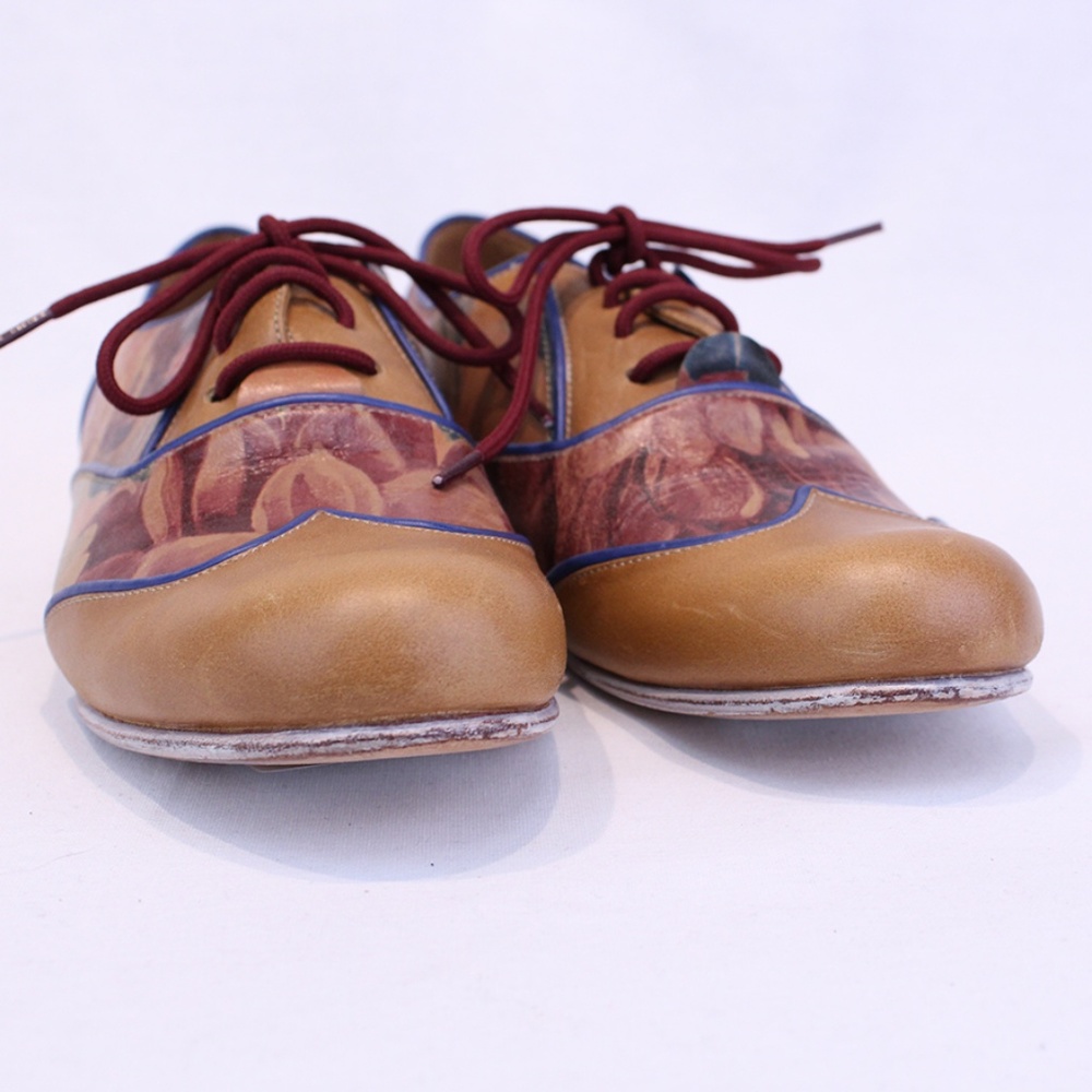 *SOLD*John Fluevog Tan Leather Floral Lace Up - Picture 3 of 8